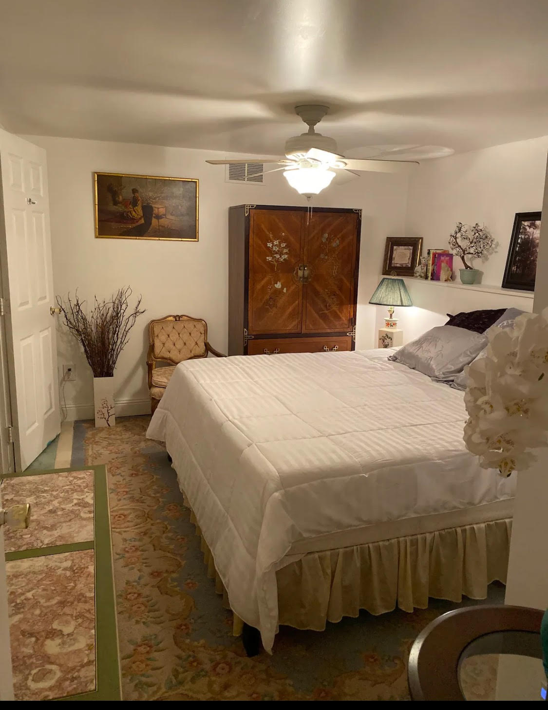 White Lotus king bed
